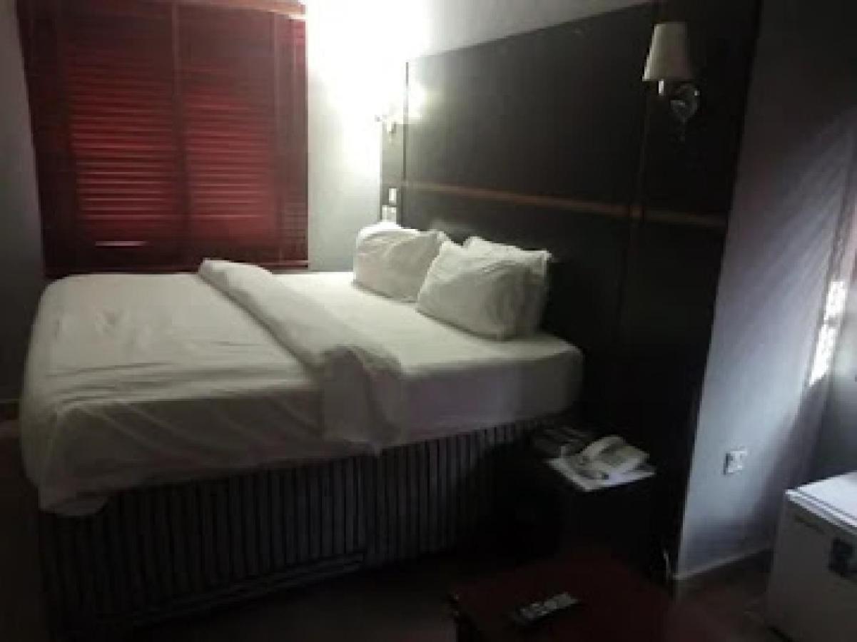 Room In Lodge - All Seasons Hotel-Owerri Bagian luar foto