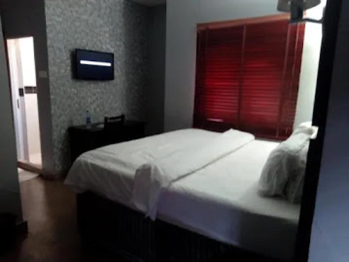 Room In Lodge - All Seasons Hotel-Owerri Bagian luar foto