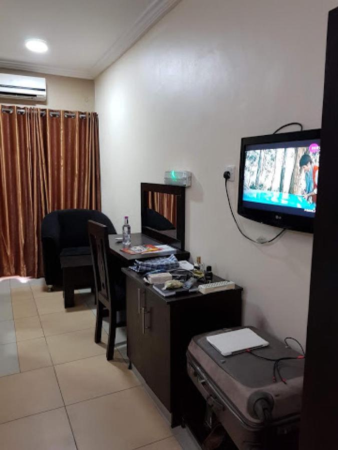 Room In Lodge - All Seasons Hotel-Owerri Bagian luar foto